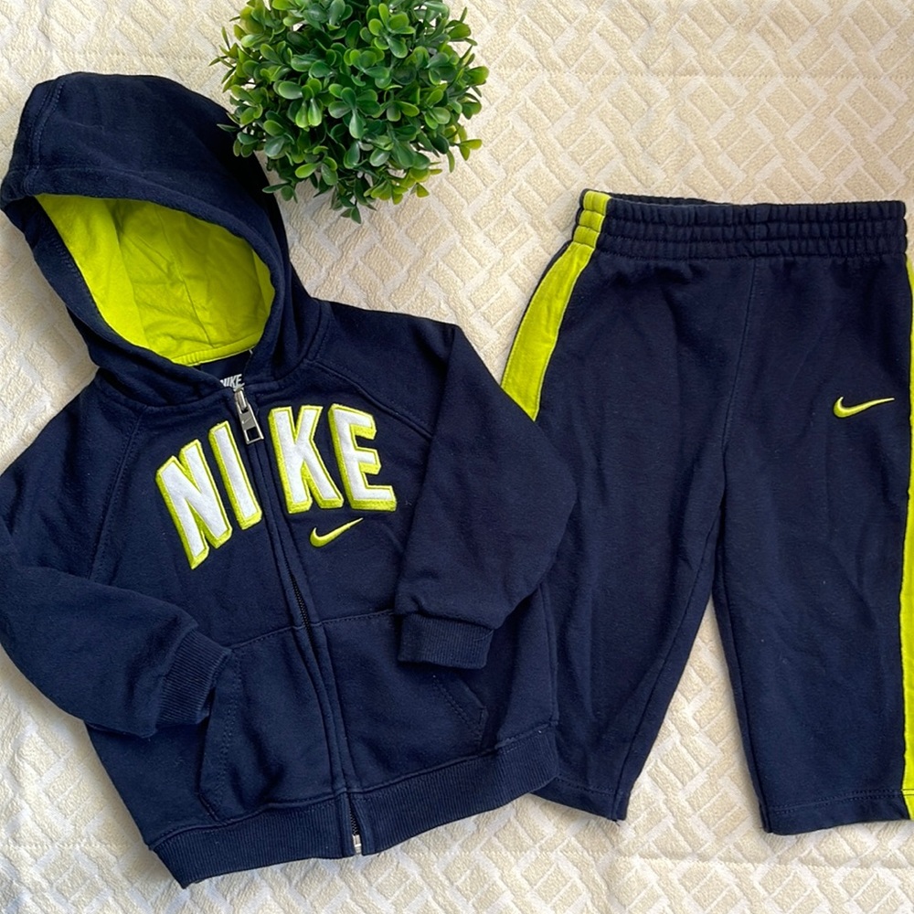 Nike toddler boys 12m sweat pants and jacket set